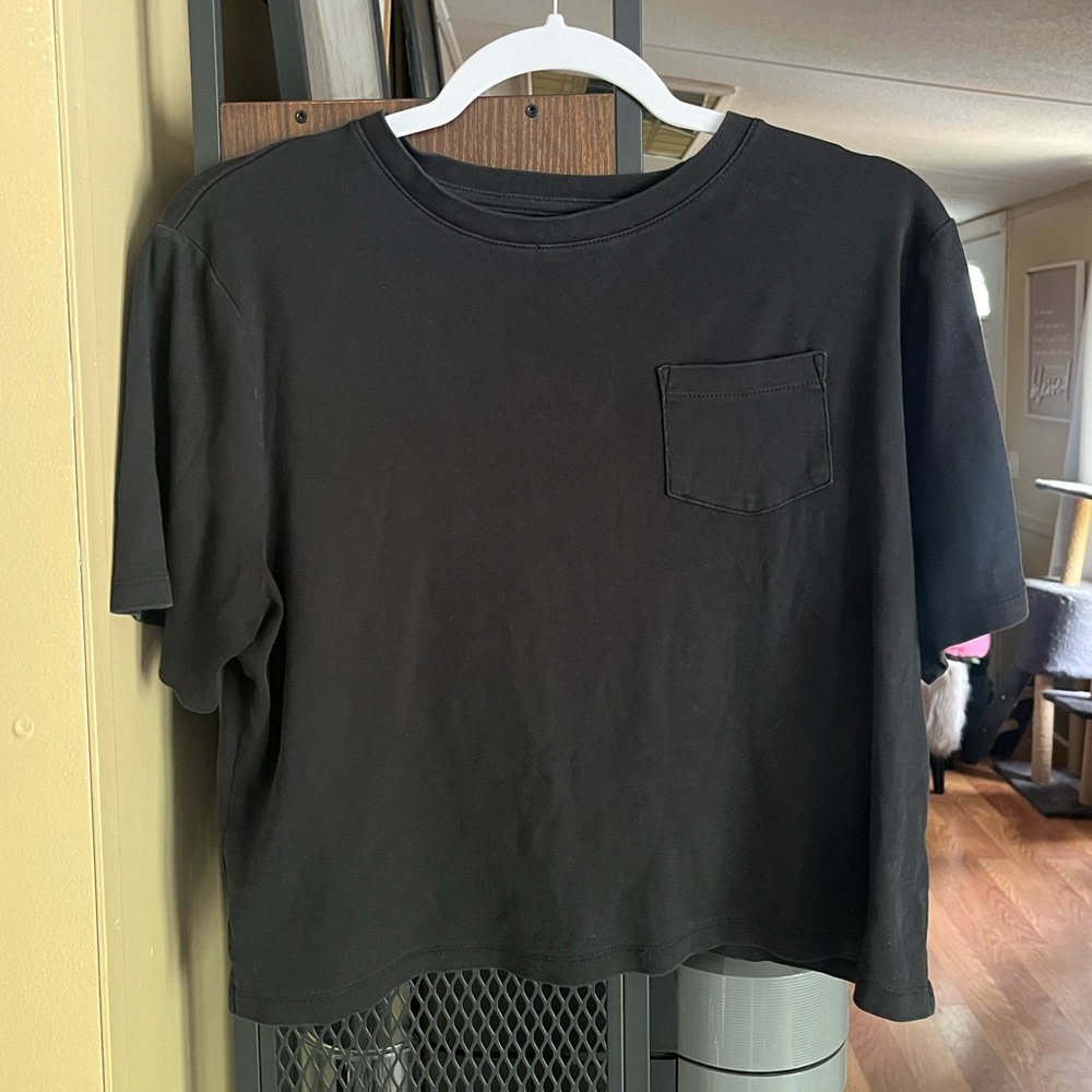 A New Day Women’s Size Medium Black Cropped T-Shirt with Pocket